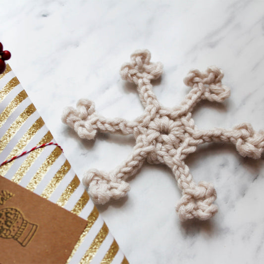 CROCHET SNOWFLAKE // FREE PATTERN + TUTORIAL