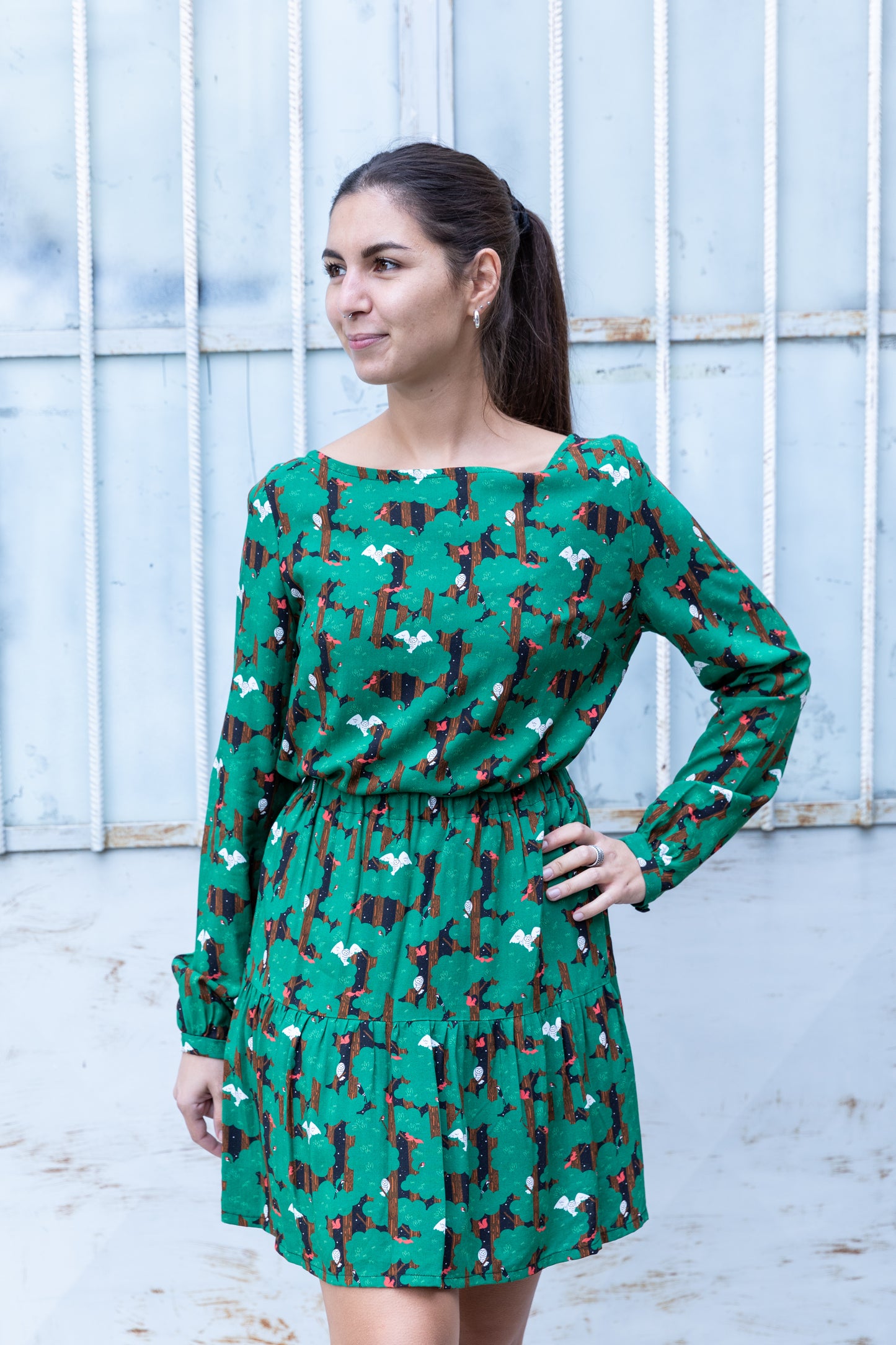 Blusa Piera - blusa verde a maniche lunghe con scollo a barca, stampa Night In The Woods