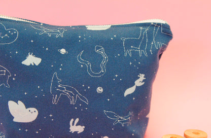 Astuccio portatutto in tessuto jacquard blu con cerniera, stampa Starry Night - due misure disponibili