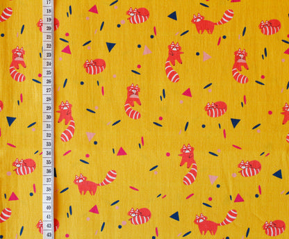 Tessuto popeline di cotone - Twist and Panda, sfondo giallo - Collezione Quirky Animals