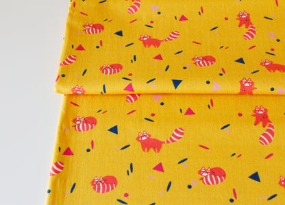 Tessuto popeline di cotone - Twist and Panda, sfondo giallo - Collezione Quirky Animals